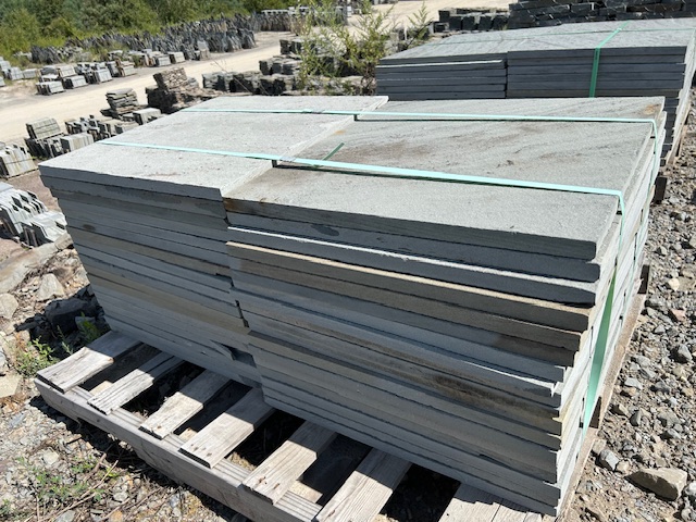 Lot 7: 3 pallets 24"x24"x1" Thermal Bluestone Pattern 3
